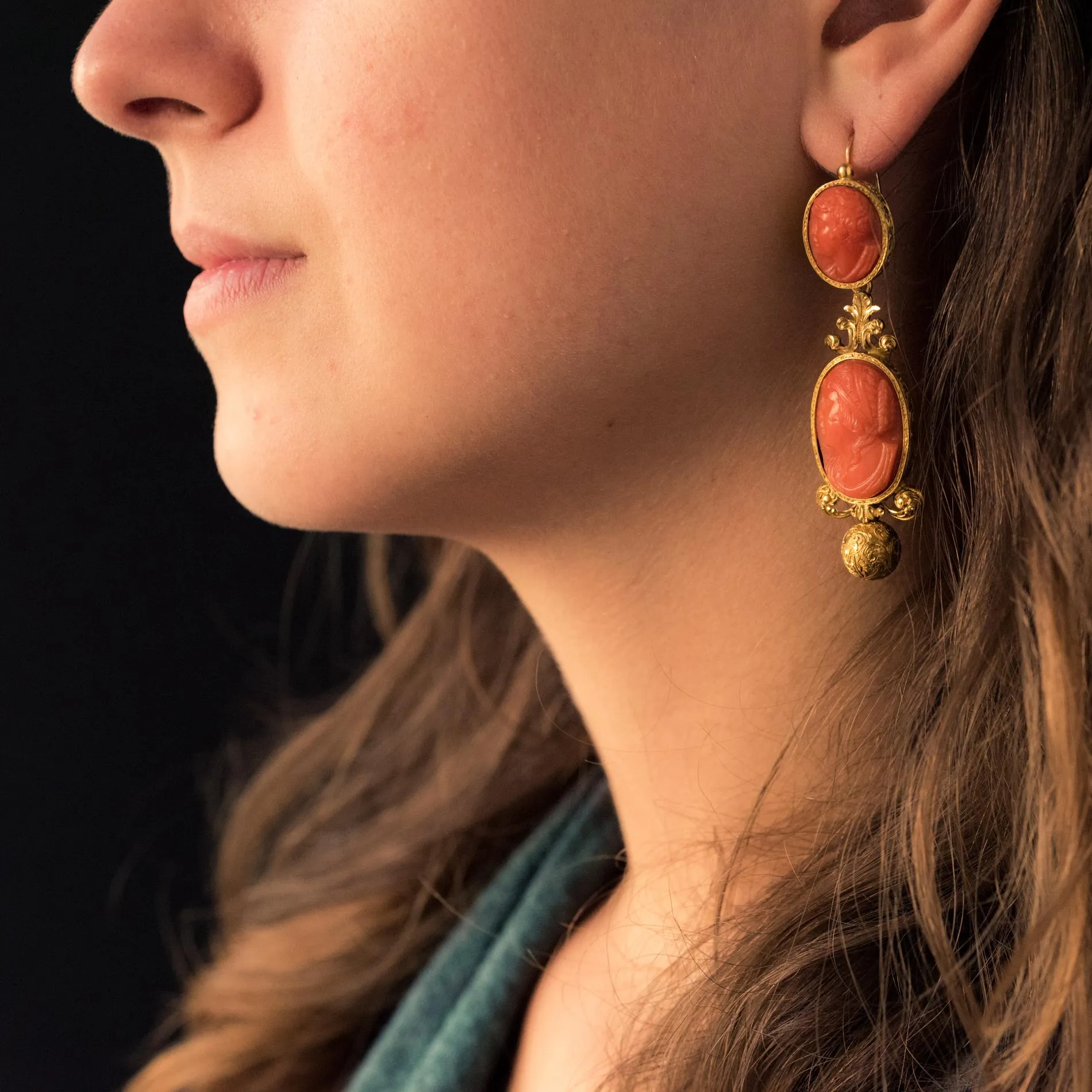 1830s Coral Cameo 18 Karat Yellow Gold Dangle Earrings