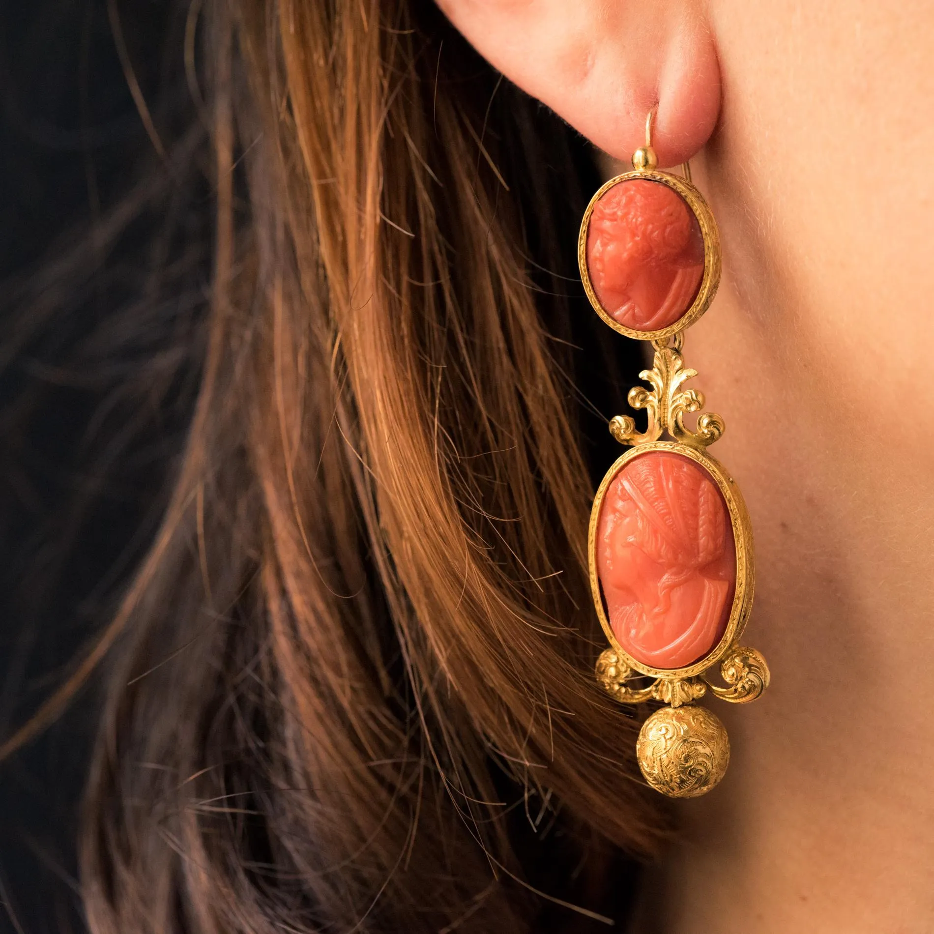 1830s Coral Cameo 18 Karat Yellow Gold Dangle Earrings