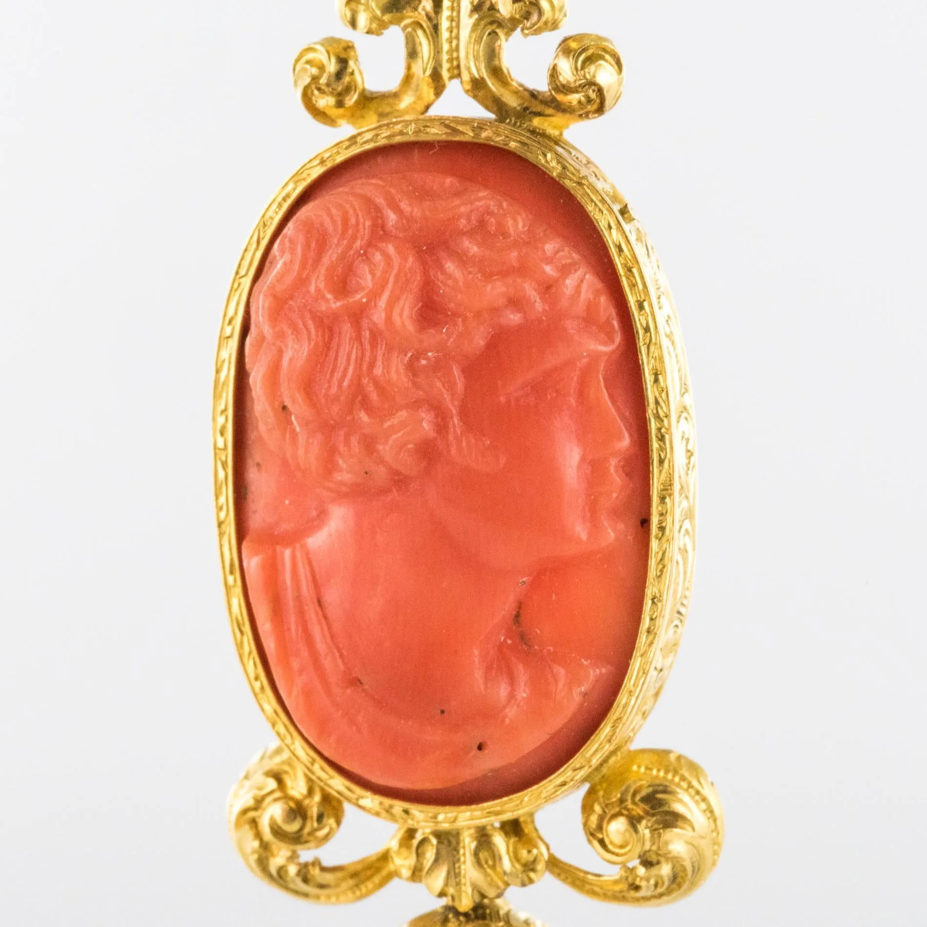 1830s Coral Cameo 18 Karat Yellow Gold Dangle Earrings