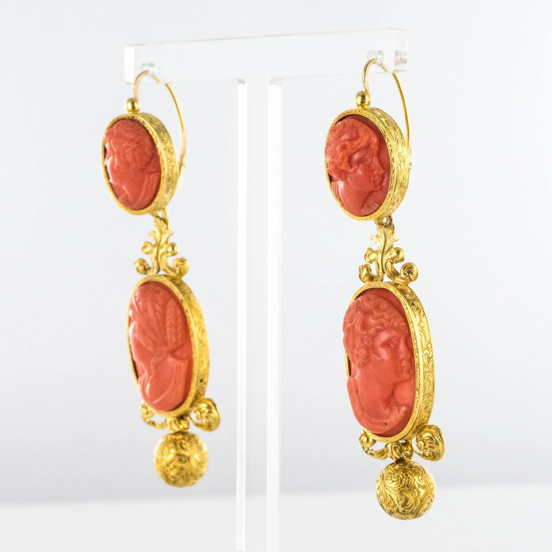 1830s Coral Cameo 18 Karat Yellow Gold Dangle Earrings