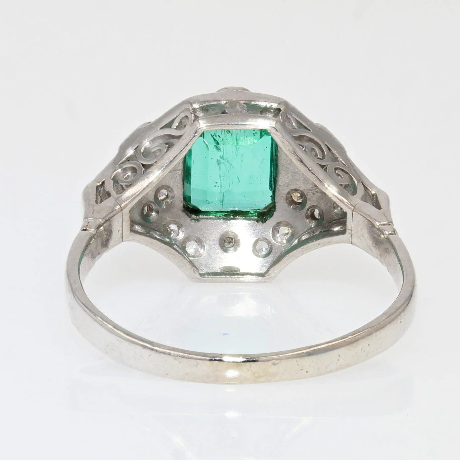 1950s Art Deco Style Emerald Diamonds 18 Karat White Gold Ring