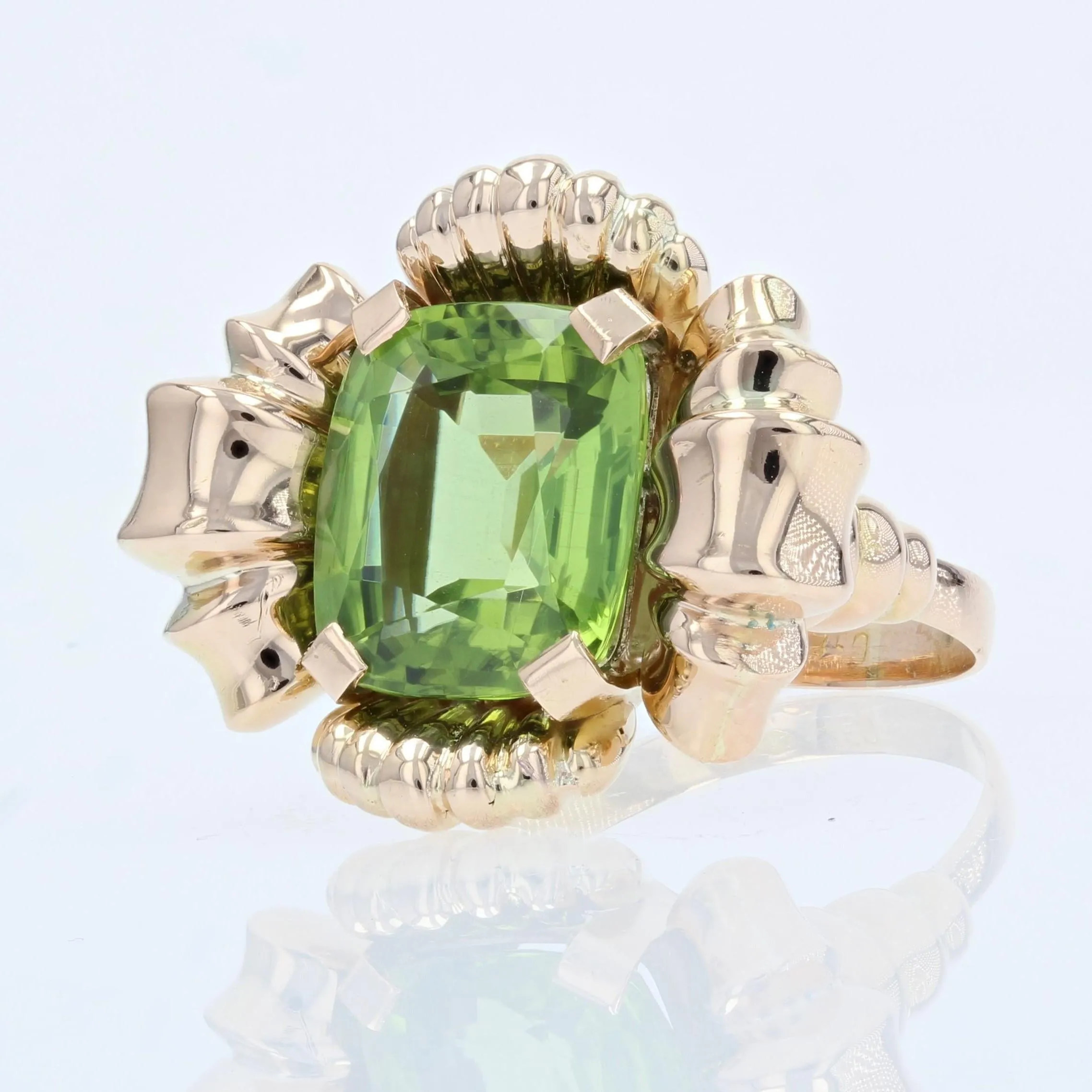 1960s 7.76 Carat Peridot 18 Karat Rose Gold Flower Ring