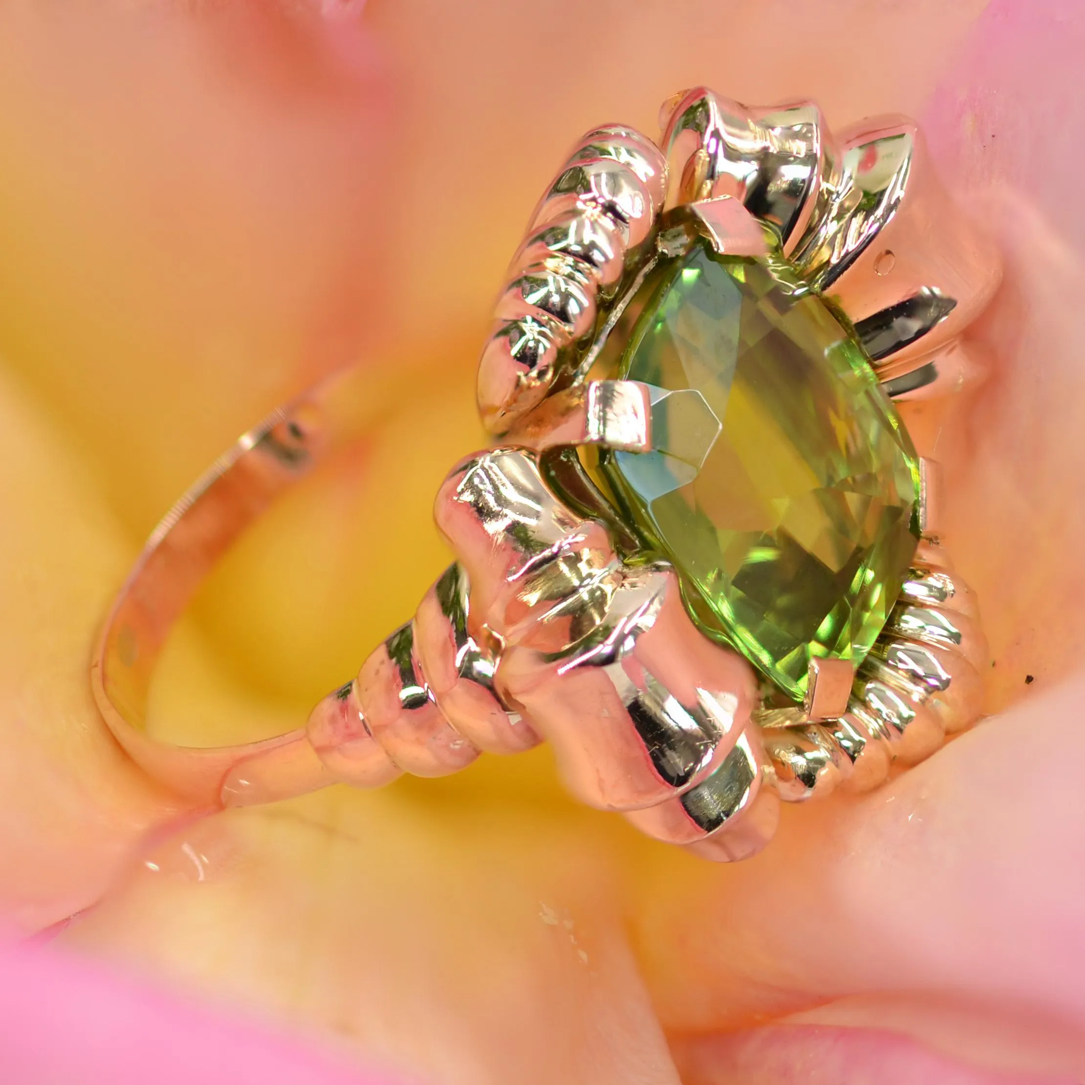 1960s 7.76 Carat Peridot 18 Karat Rose Gold Flower Ring