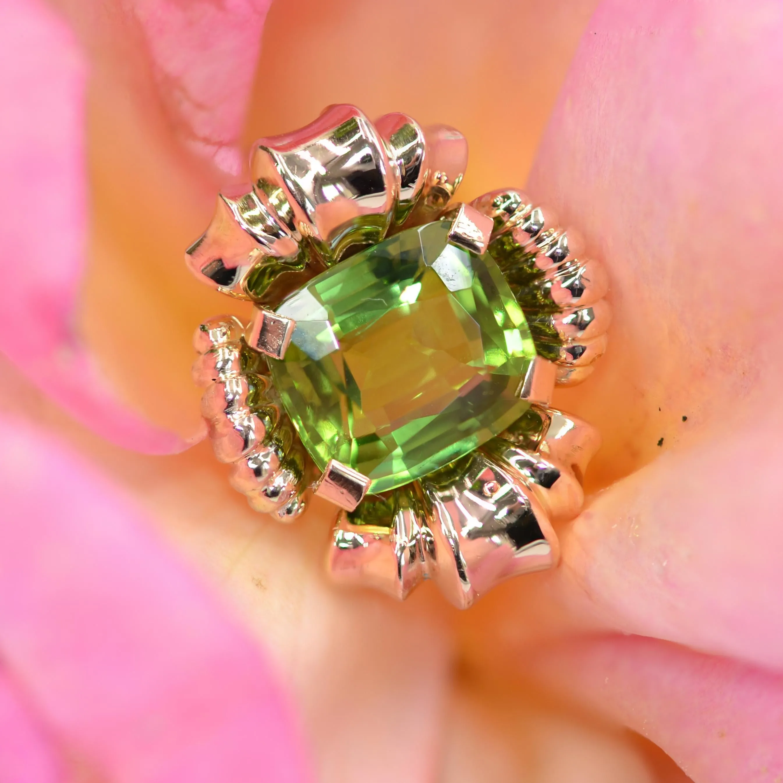 1960s 7.76 Carat Peridot 18 Karat Rose Gold Flower Ring