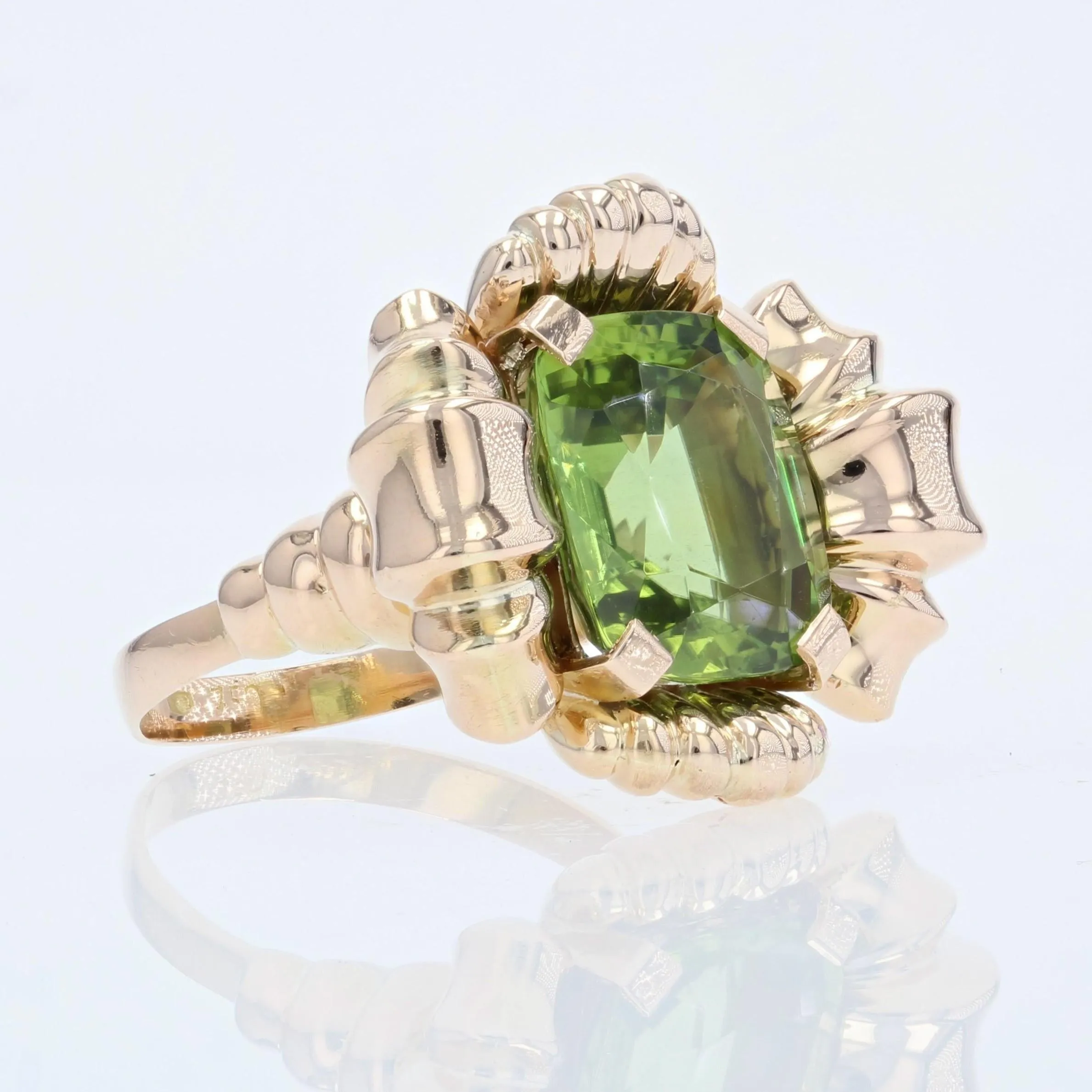 1960s 7.76 Carat Peridot 18 Karat Rose Gold Flower Ring