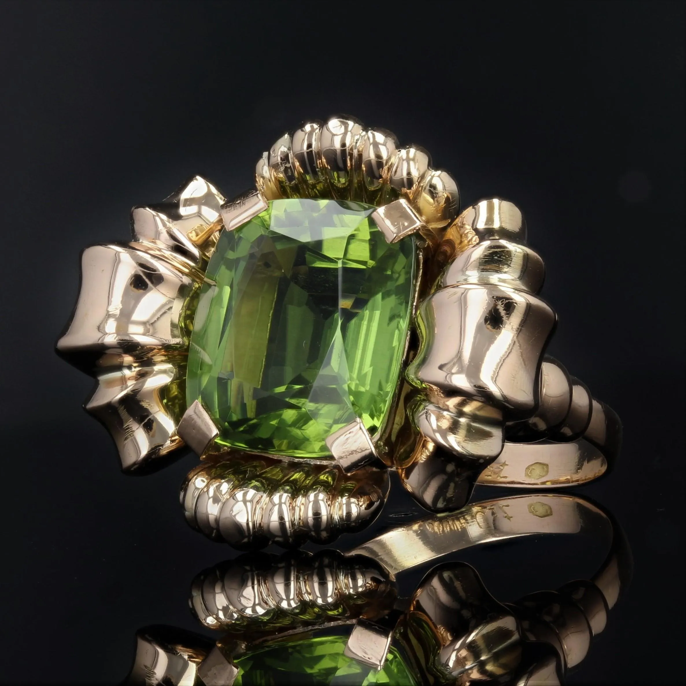 1960s 7.76 Carat Peridot 18 Karat Rose Gold Flower Ring