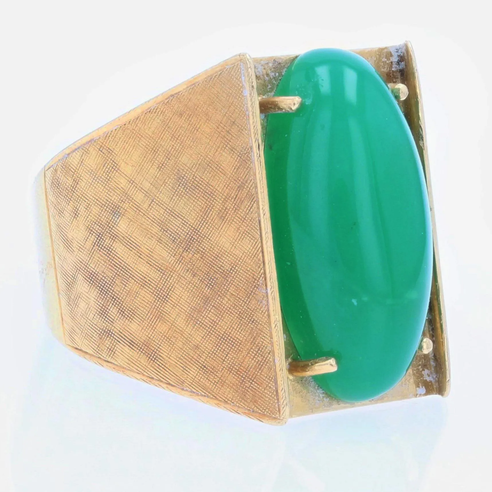 1970s 8.80 Carat Chysoprase 18 Karat Brushed Yellow Gold Signet Ring