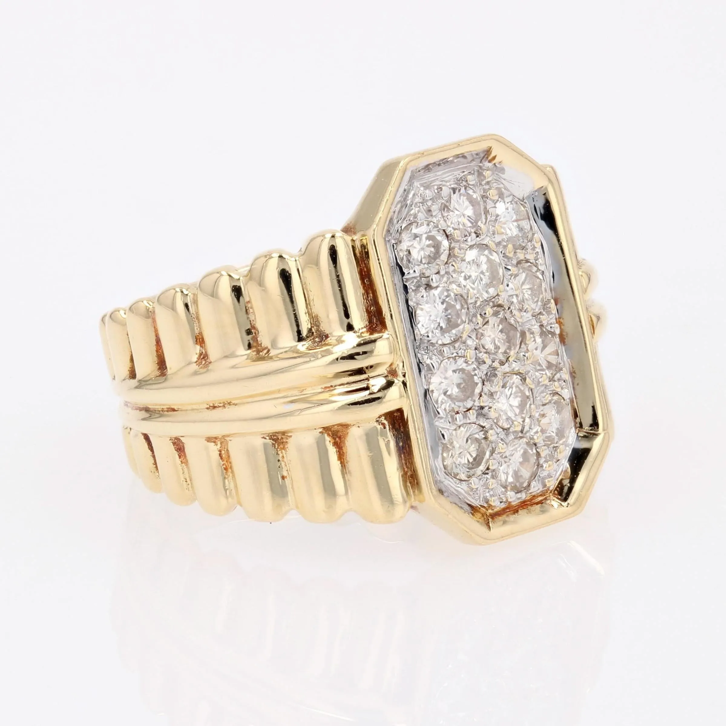 1980s Diamonds 18 Karat Yellow Gold Gadrooned Retro Ring