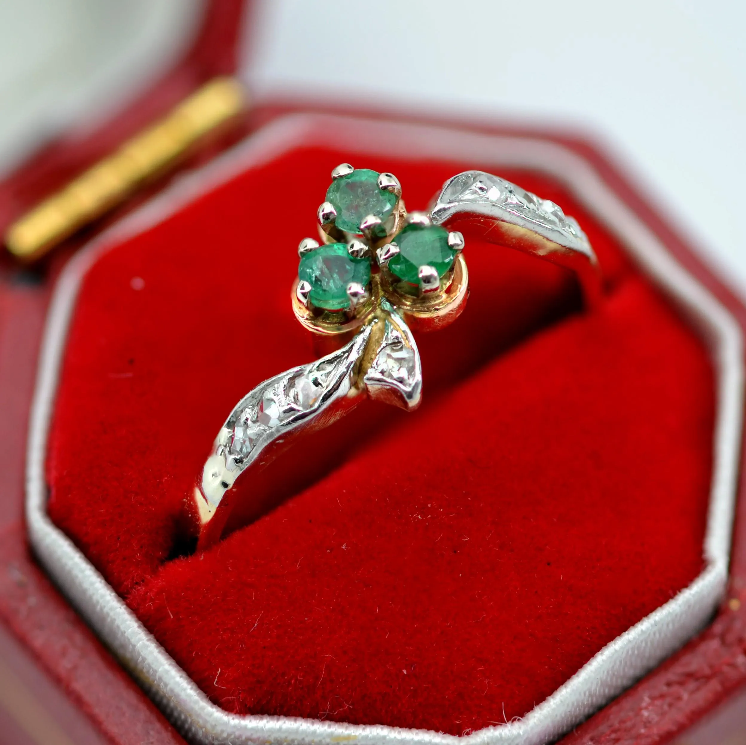 19th Century Emerald Diamonds 18 Karat Yellow Gold Clover Shape Ring