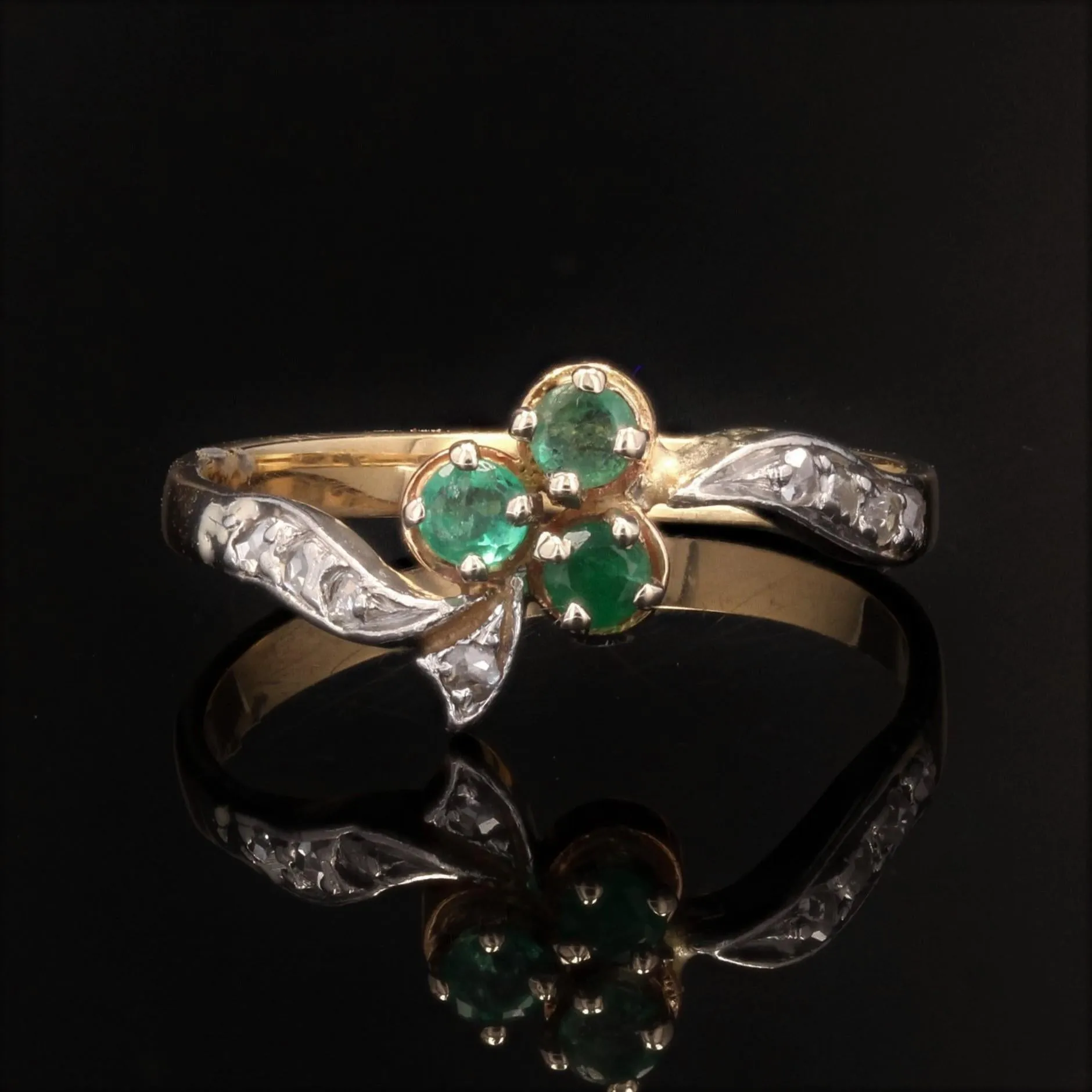 19th Century Emerald Diamonds 18 Karat Yellow Gold Clover Shape Ring