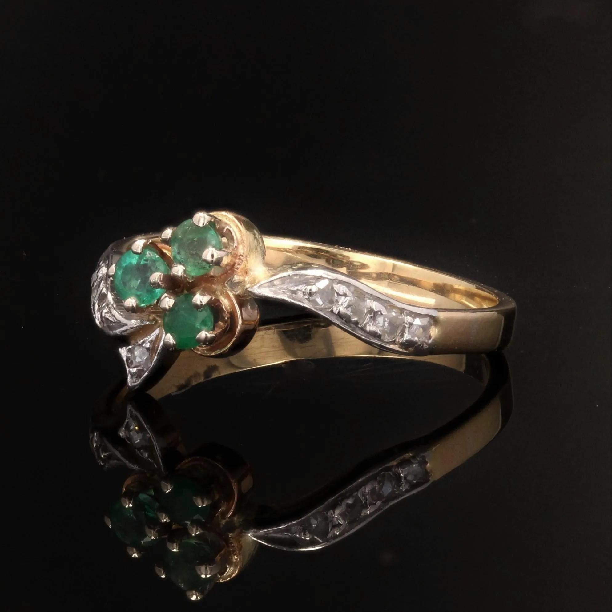 19th Century Emerald Diamonds 18 Karat Yellow Gold Clover Shape Ring