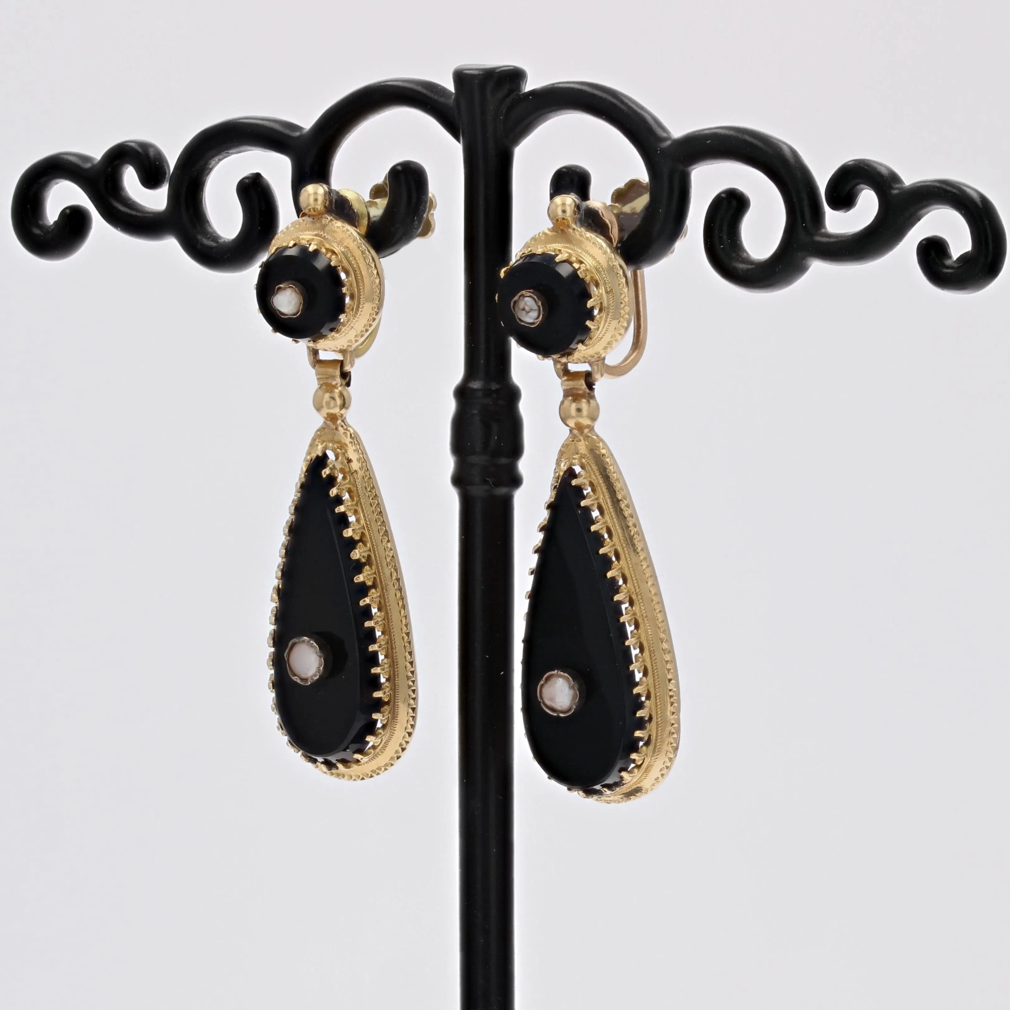 19th Century Fine Pearls Onyx 18 Karat Yellow Gold Dangle Earrings