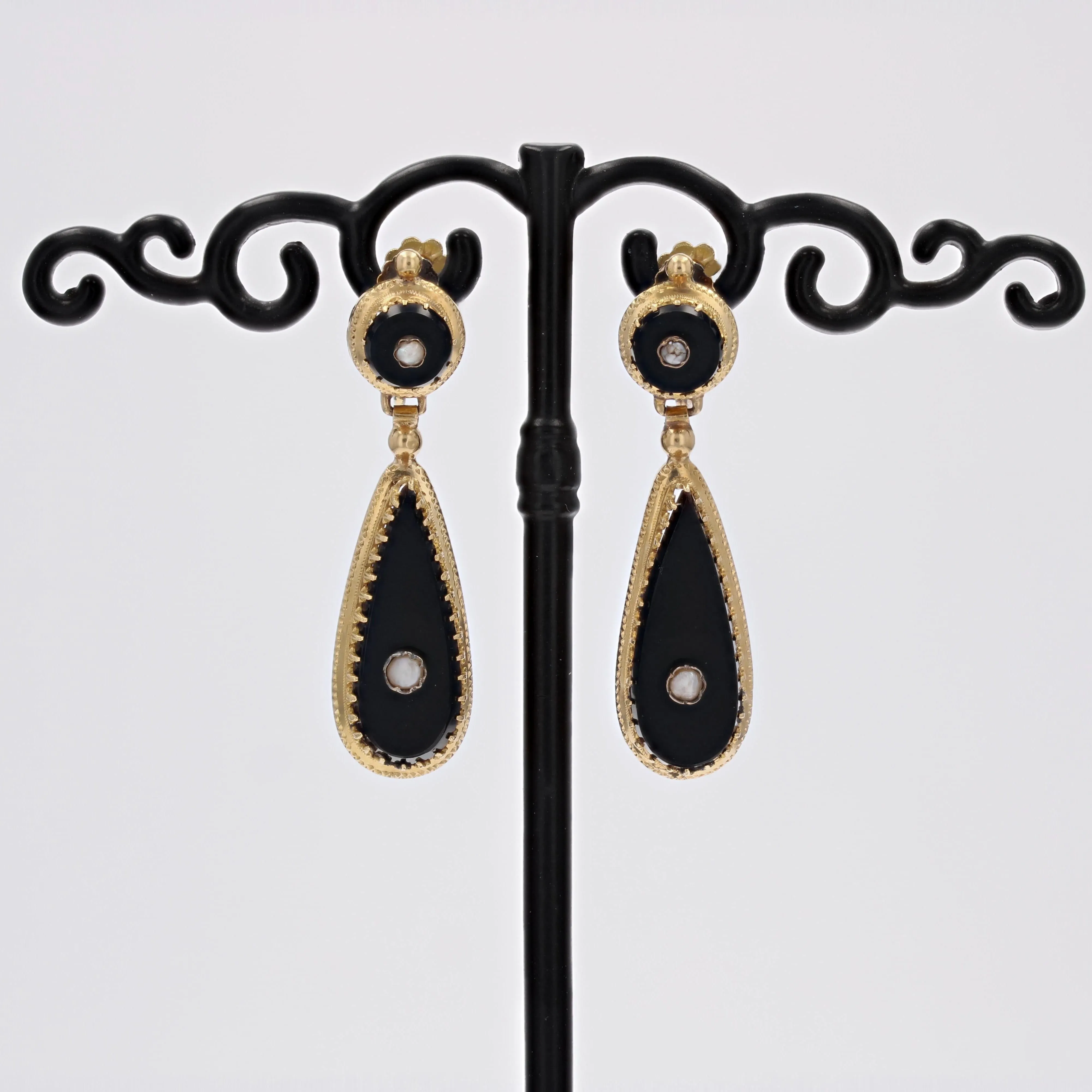 19th Century Fine Pearls Onyx 18 Karat Yellow Gold Dangle Earrings