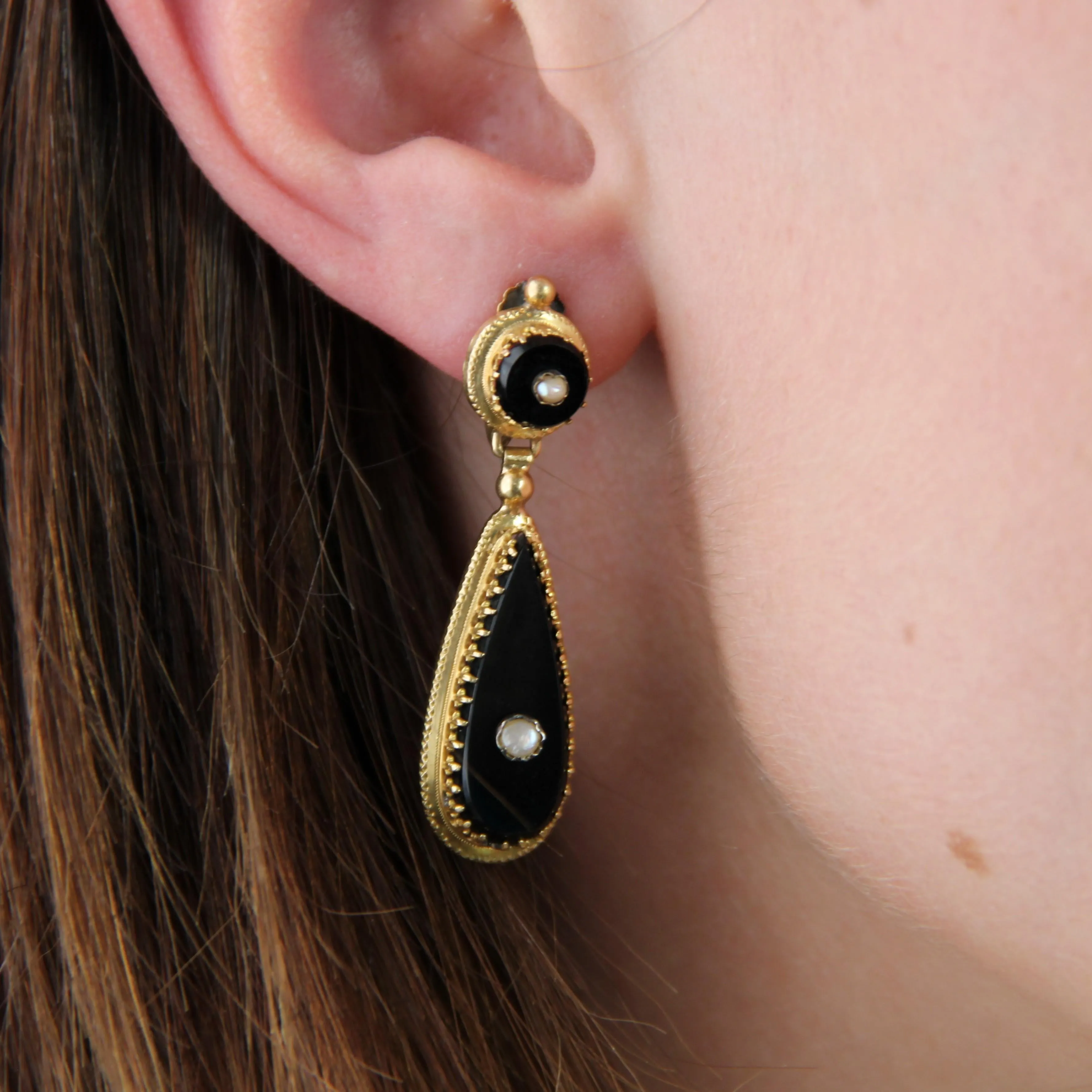 19th Century Fine Pearls Onyx 18 Karat Yellow Gold Dangle Earrings