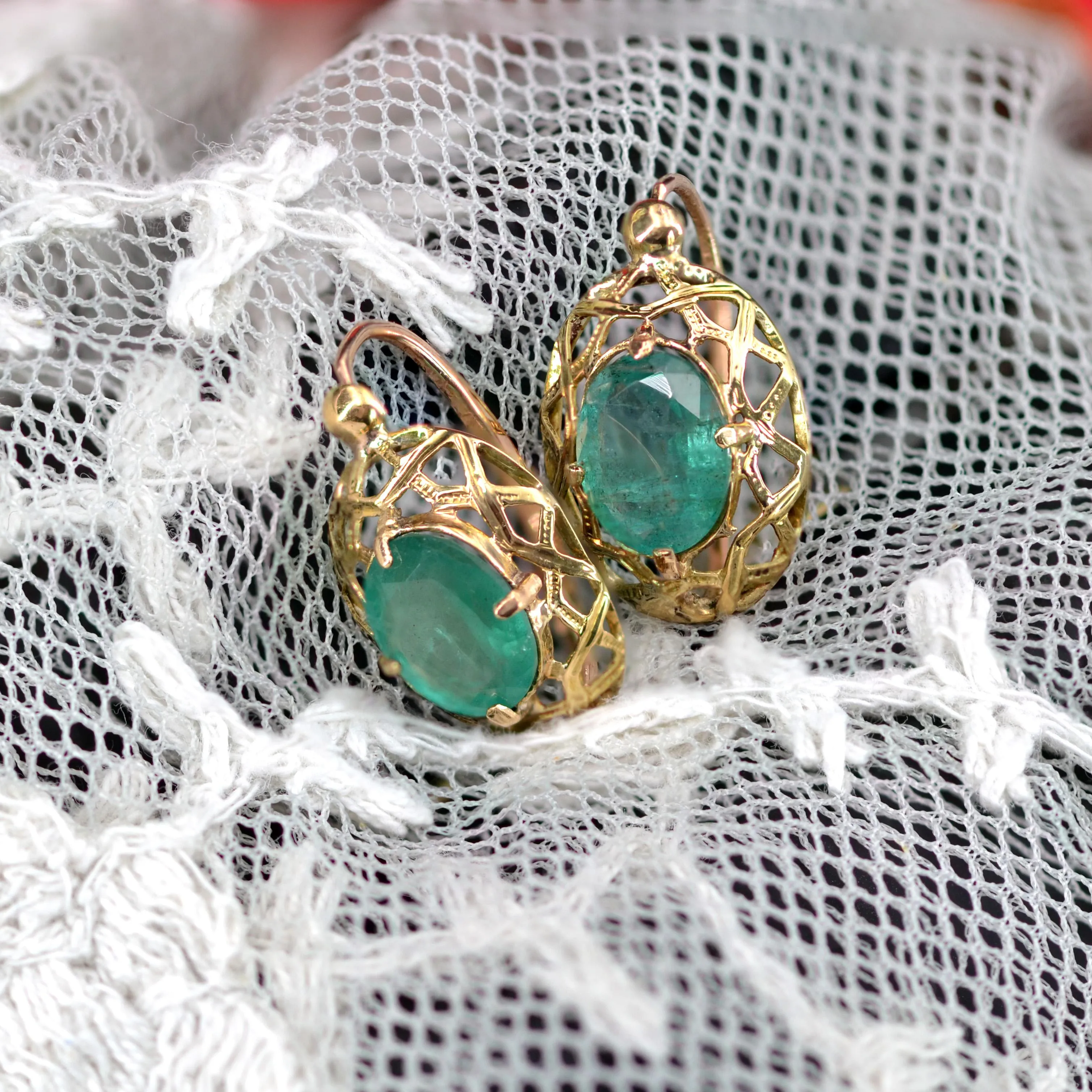 20th Century Emerald 18 Karat Yellow Gold Earrings