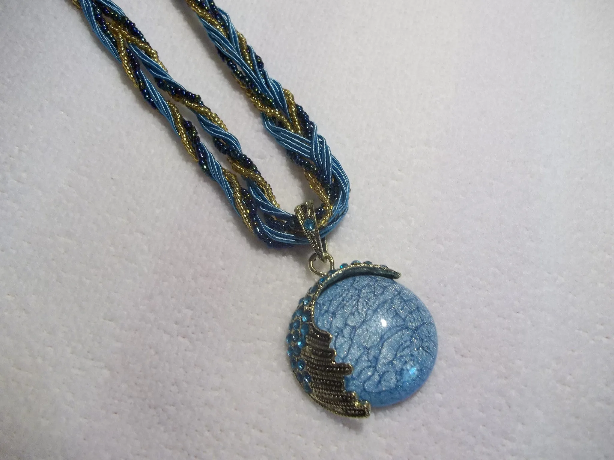 Braided Blue Circle w/Design Necklace (N455)